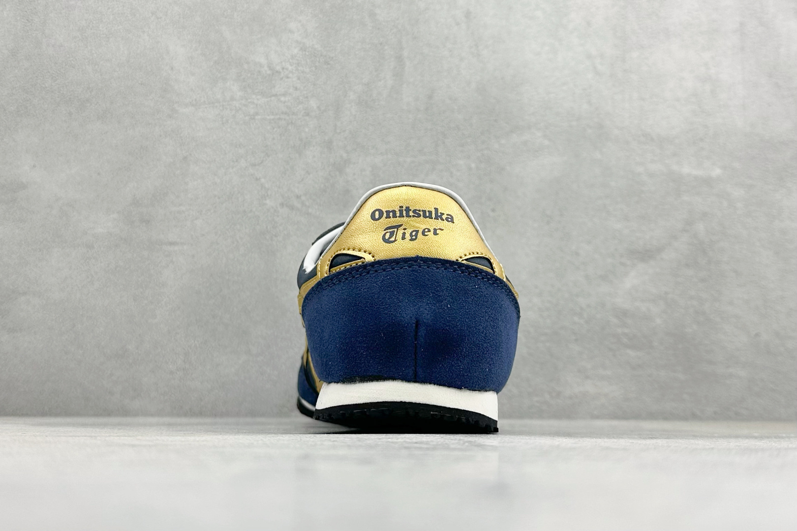 150 CH版Onitsuka Serrano 系列 亚瑟士鬼冢虎 复古经典板鞋 1183B400-400