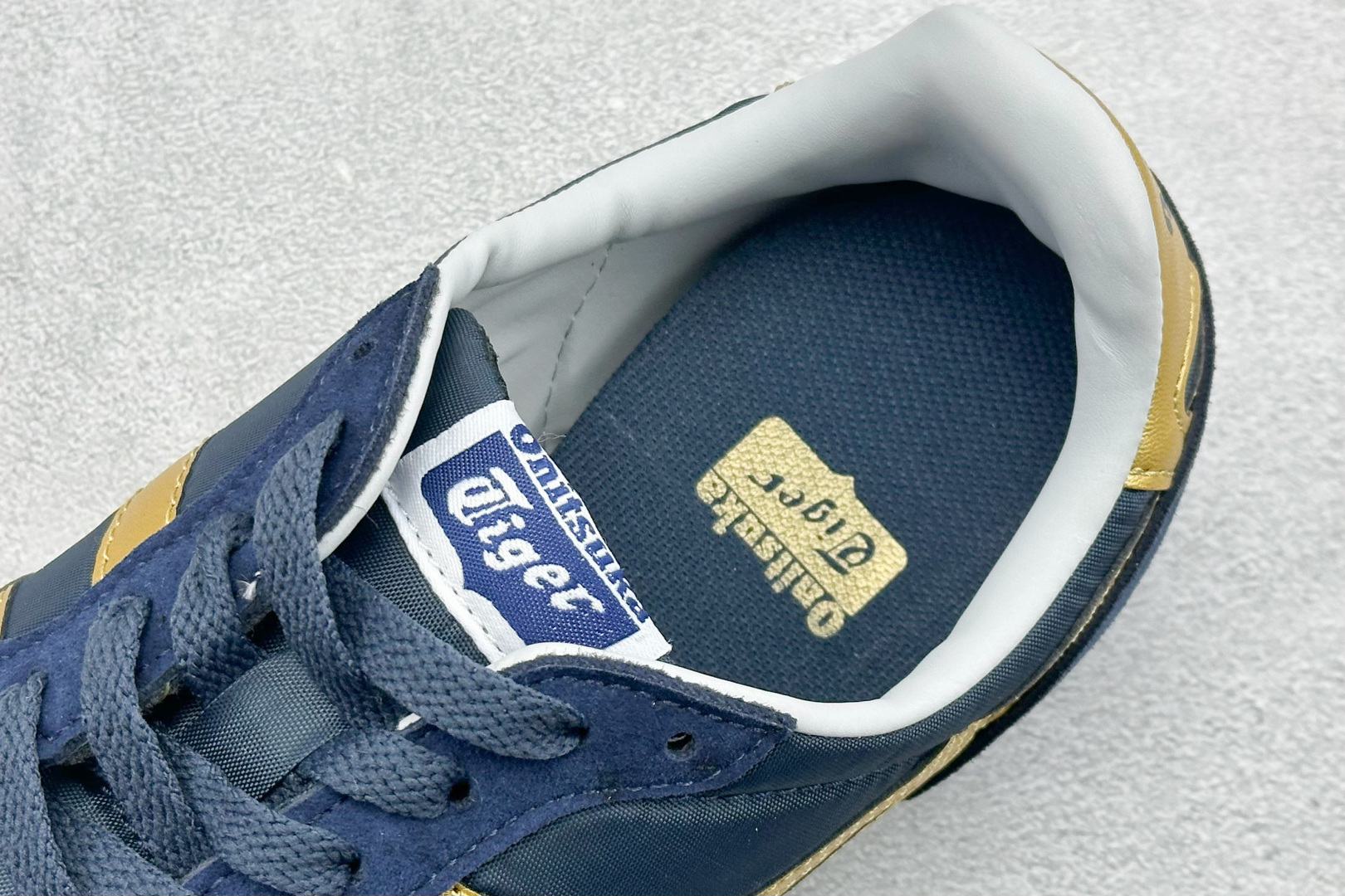 150 CH版Onitsuka Serrano 系列 亚瑟士鬼冢虎 复古经典板鞋 1183B400-400