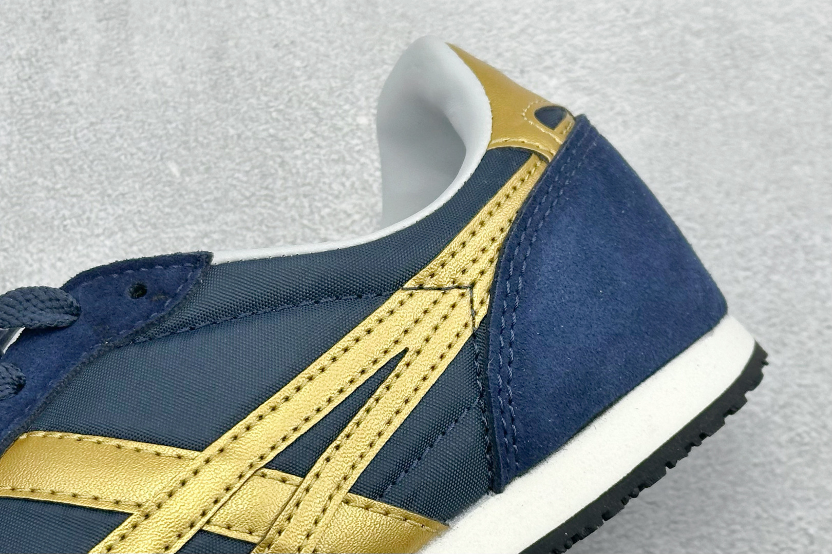 150 CH版Onitsuka Serrano 系列 亚瑟士鬼冢虎 复古经典板鞋 1183B400-400