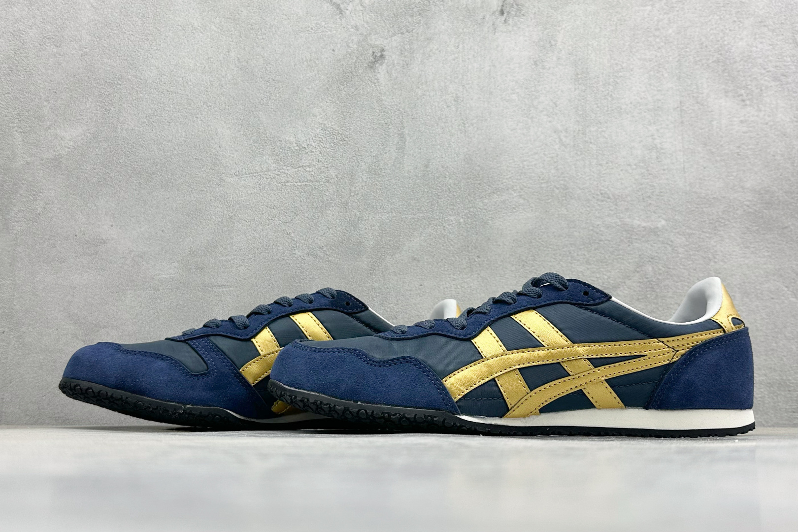 150 CH版Onitsuka Serrano 系列 亚瑟士鬼冢虎 复古经典板鞋 1183B400-400