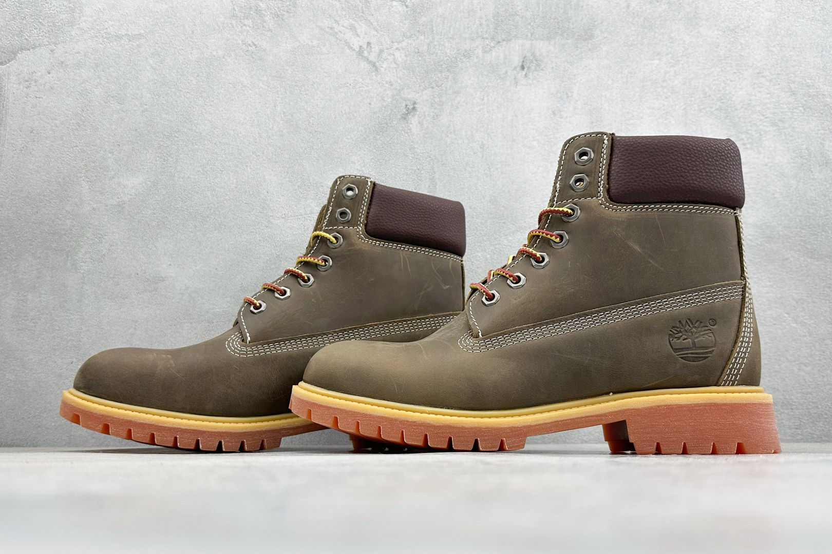 300 Timberland 添柏岚 PREMIUM系列舒适百搭时尚马丁靴 棕色 TB010061-713