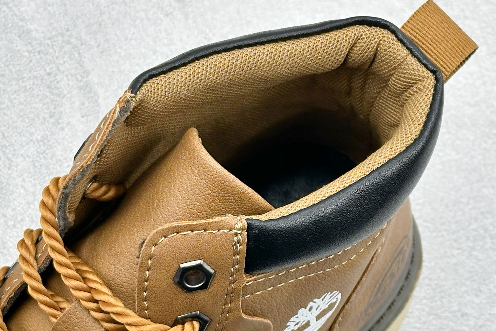 220 Timberland 天伯伦/添柏岚2025秋冬 经典高帮休闲男鞋 TB99556