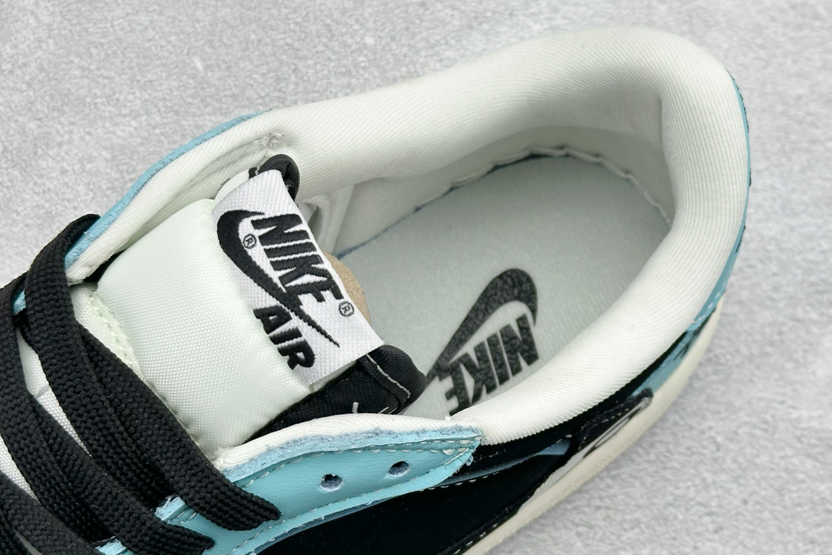 280 Travis Scott x Jordan 1 Low “斯图西联名——台球黑蓝鬼脸” 高端定制 乔丹倒勾低帮休闲板鞋 DD7866-103