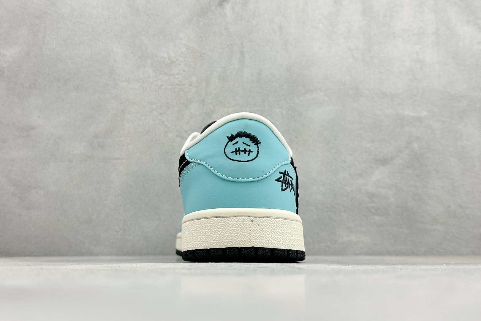 280 Travis Scott x Jordan 1 Low “斯图西联名——台球黑蓝鬼脸” 高端定制 乔丹倒勾低帮休闲板鞋 DD7866-103