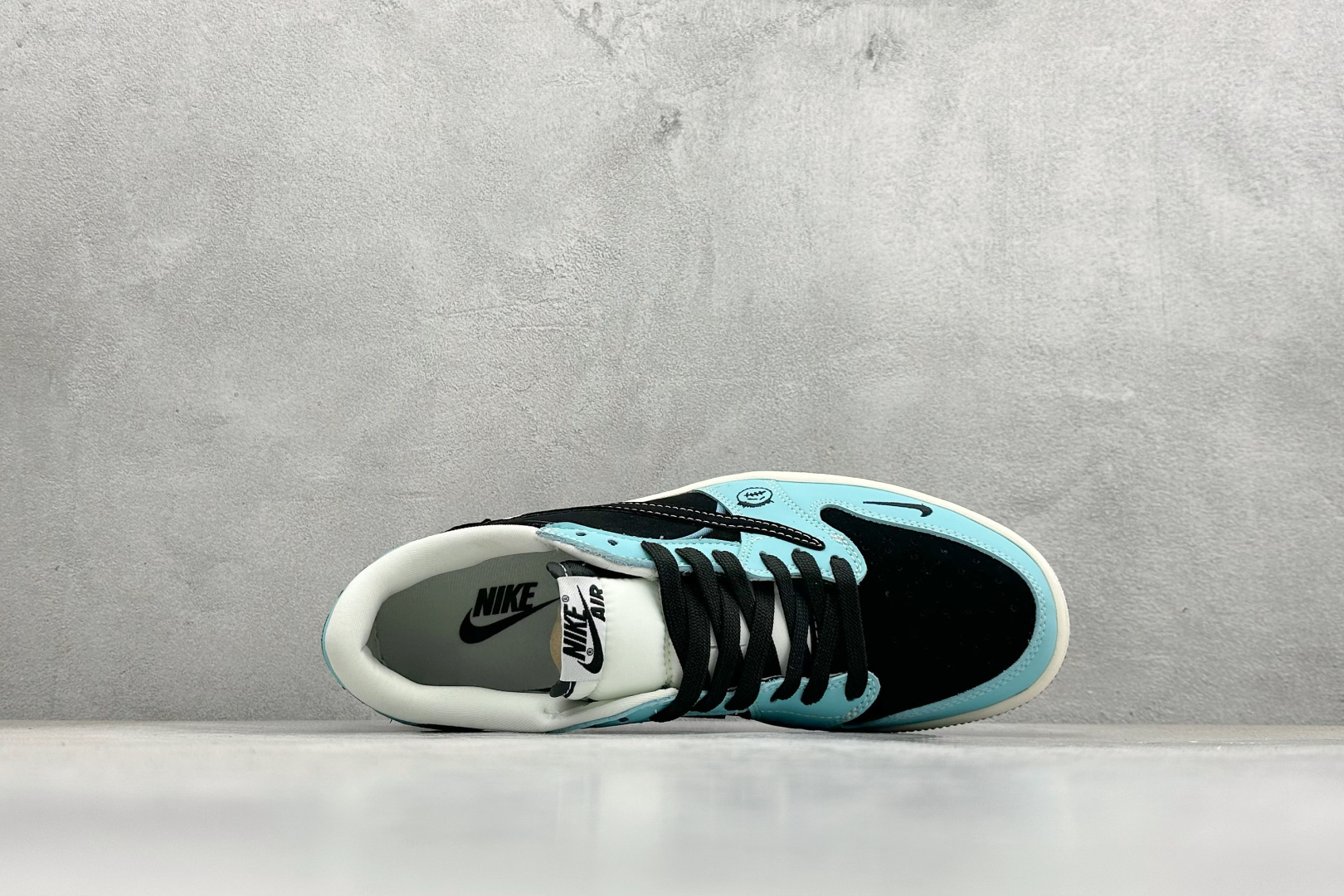 280 Travis Scott x Jordan 1 Low “斯图西联名——台球黑蓝鬼脸” 高端定制 乔丹倒勾低帮休闲板鞋 DD7866-103