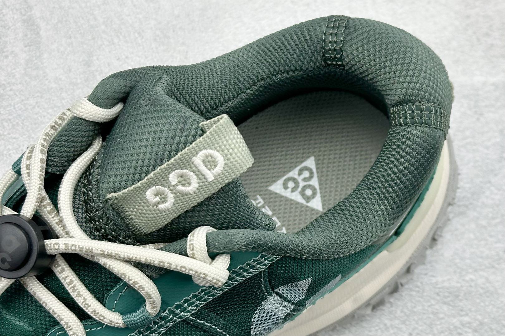 200 NK ACG MOUNTAIN FLY 2 LOW 户外登山系列低帮休闲动运徒步鞋 DV7903-300