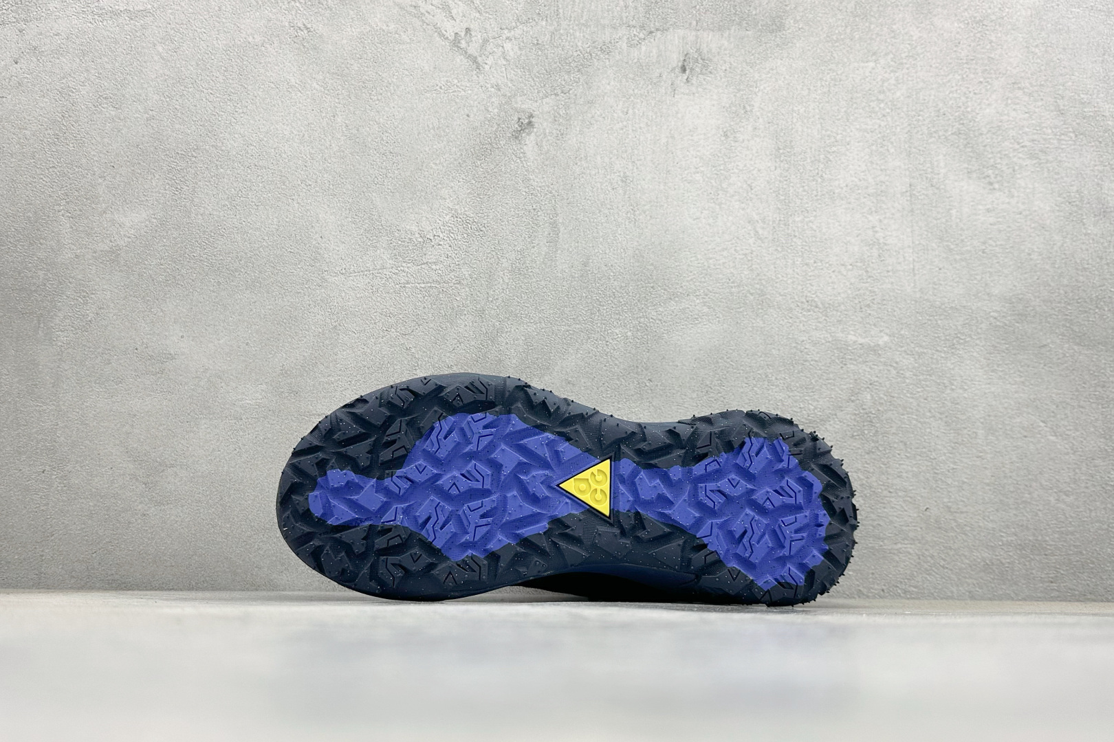 200 NK ACG MOUNTAIN FLY 2 LOW 户外登山系列低帮休闲动运徒步鞋 HF6245-400