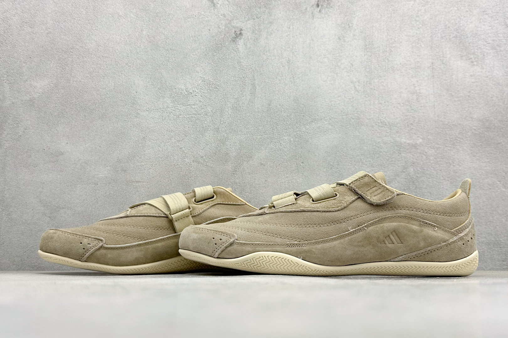 180 XL版AD Urban Reverie 魔术贴城市芭蕾风薄底休闲鞋 JS2444