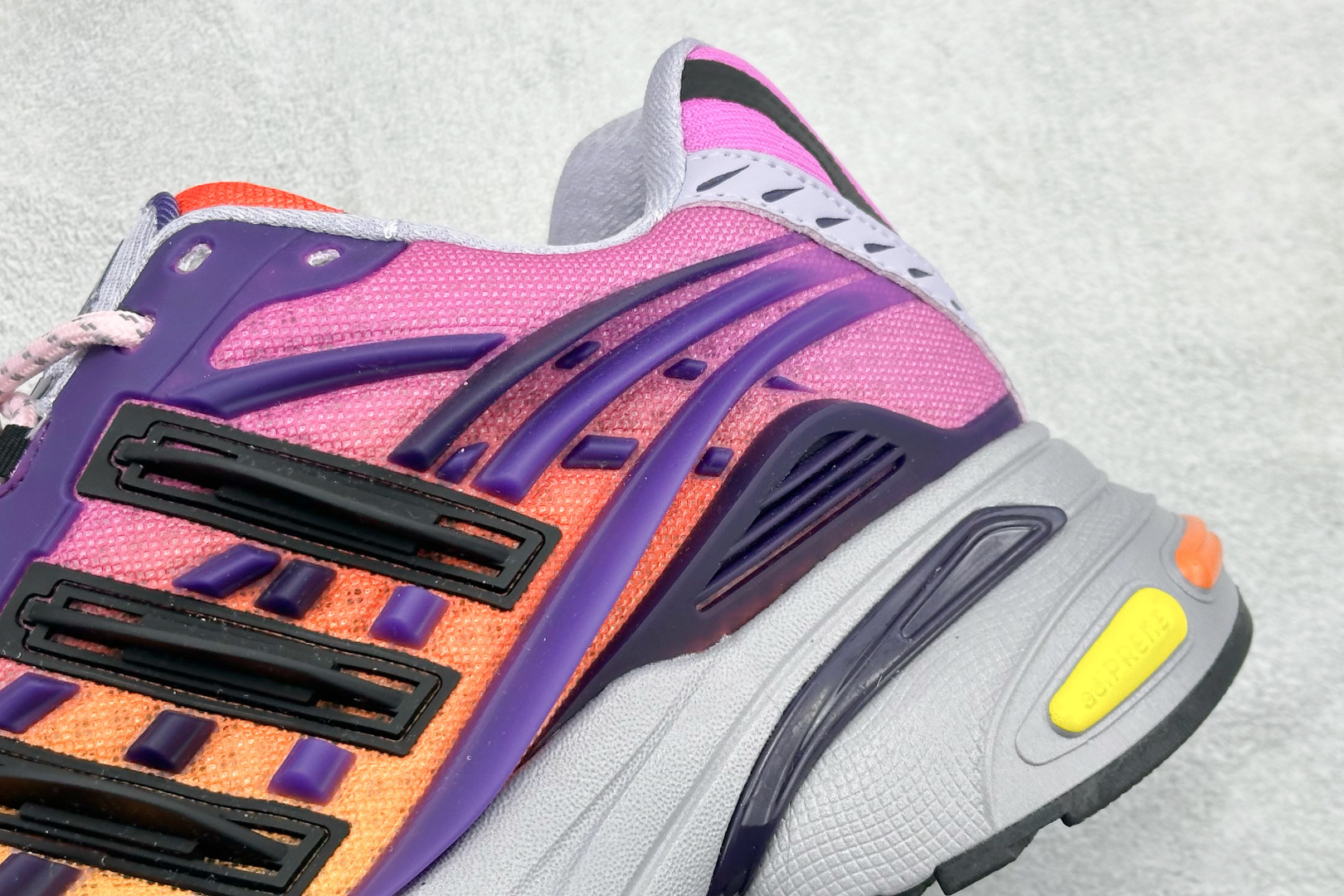 260 AdidOriginals Adistar Jellyfish 阿迪复古舒适防滑减震运动鞋 JP9275