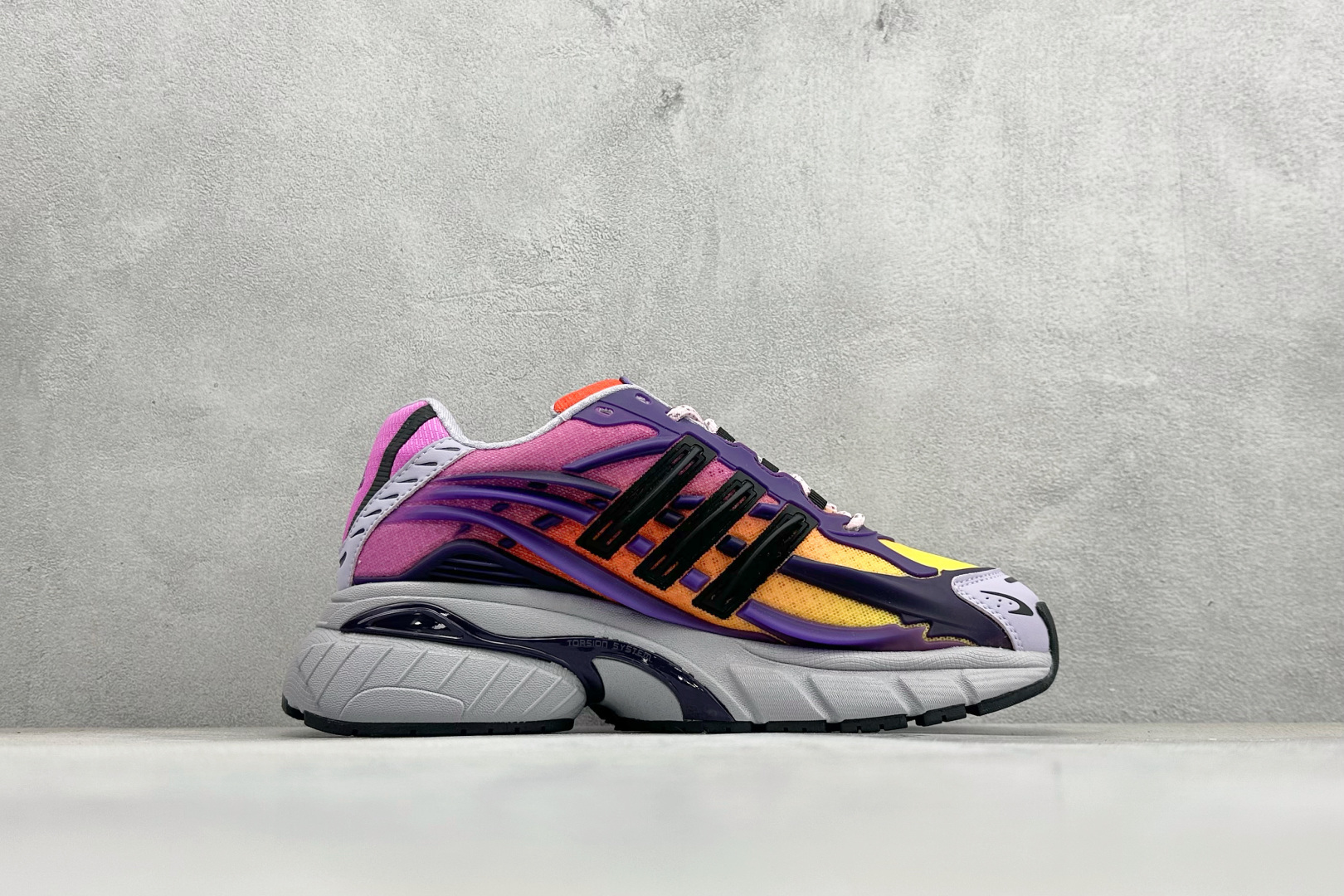 260 AdidOriginals Adistar Jellyfish 阿迪复古舒适防滑减震运动鞋 JP9275