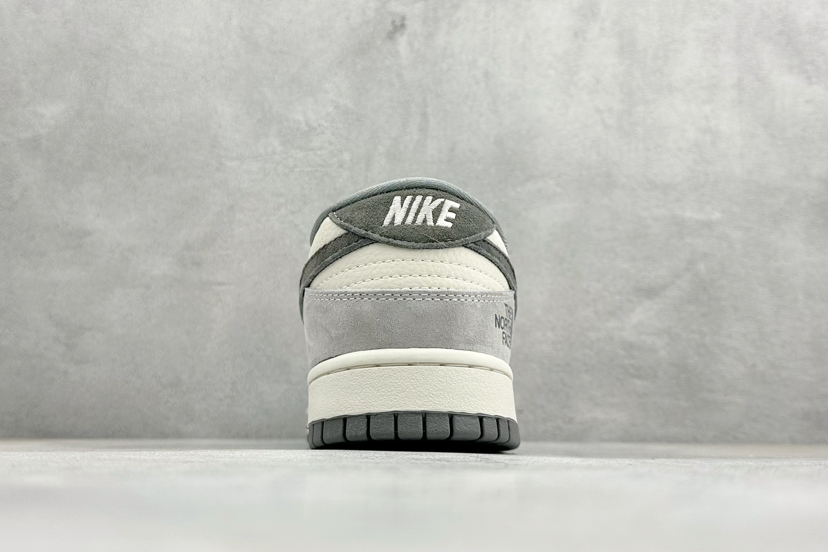 Nike Dunk Low Retro 北面联名 周年高端定制 低帮休闲板鞋 DN3168-008-Top High Quatity Cheap Sneakers Fashion Clothing Clothes Bags handbags Shoes of all Brand wholesale With The best Quality And Beautiful Price from China Factory Chinese suppliers wholesaler seller Nike Dunk Low Retro 北面联名 周年高端定制 低帮休闲板鞋 DN3168-008