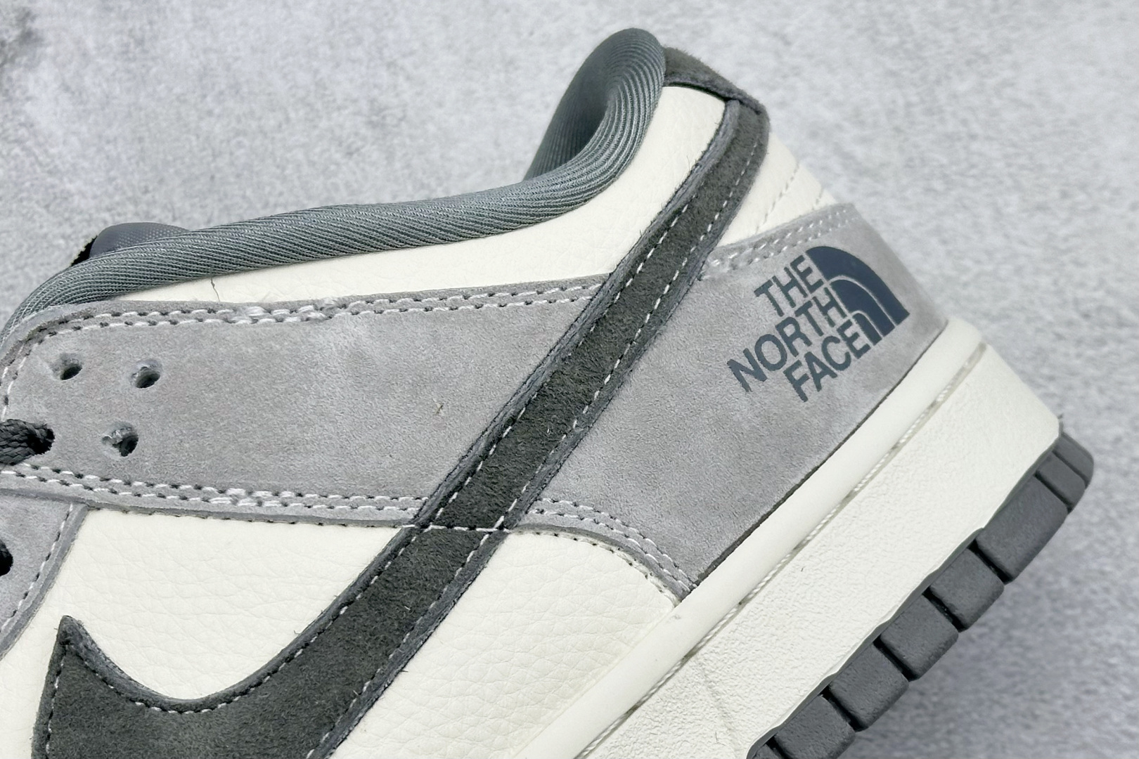 Nike Dunk Low Retro 北面联名 周年高端定制 低帮休闲板鞋 DN3168-008-Top High Quatity Cheap Sneakers Fashion Clothing Clothes Bags handbags Shoes of all Brand wholesale With The best Quality And Beautiful Price from China Factory Chinese suppliers wholesaler seller Nike Dunk Low Retro 北面联名 周年高端定制 低帮休闲板鞋 DN3168-008