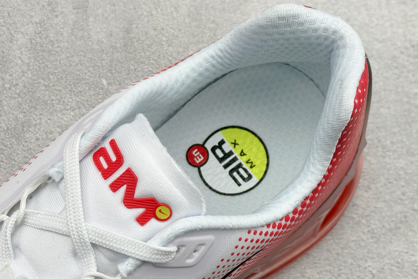 180 Nike Air Max Phoenix 复古子弹气垫运动跑步鞋 FZ5307-104