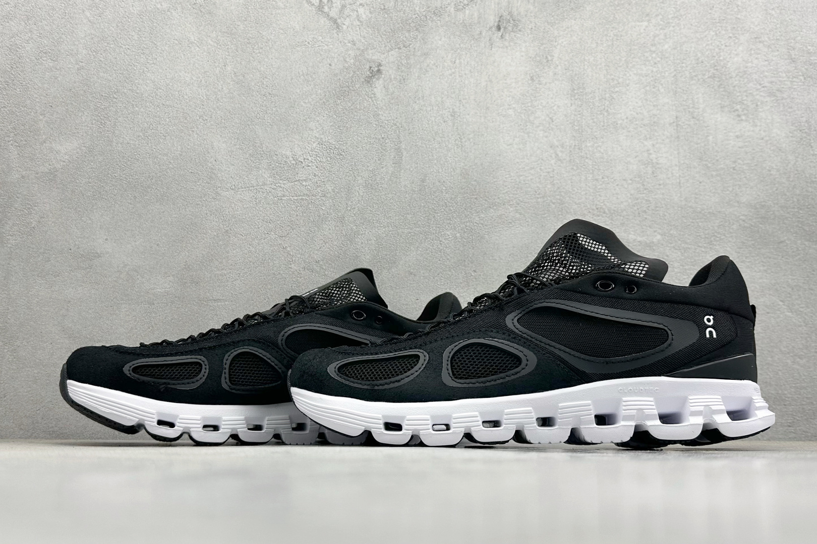 本地170💰
FKA Twigs x On昂跑 Cloud X 联名款舒适轻盈多功能综合低帮跑步鞋
原档案数据一比一开发 鞋面采用针织网眼透气面料结合弹性绑带 提升包裏性和舒适度 鞋头处有防撞设计 内置Speedboard®速度板+Helion™泡棉 灵敏响应 Cloudtec®专利底科技 稳固支撑 可适用在任何高频运动场景
货号:3MF10910556
Size:36-45
编码:29