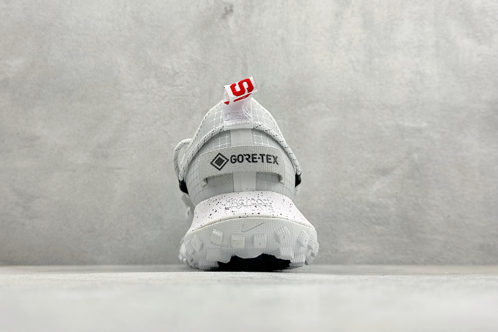 180 Nike ACG Mountain Fly Low GTX SE 减震防滑耐磨防水 低帮帮户外功能鞋 DX6675-001