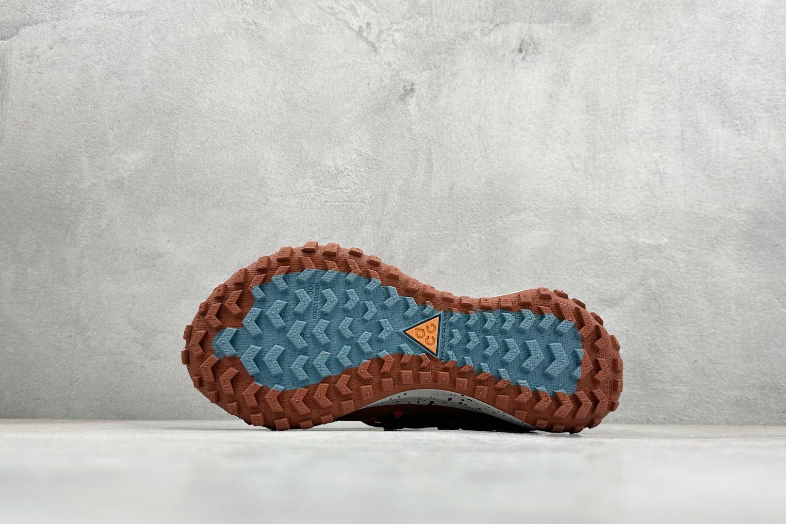 180 Nike ACG Mountain Fly Low GTX SE 减震防滑耐磨防水 低帮帮户外功能鞋 IB7328-200