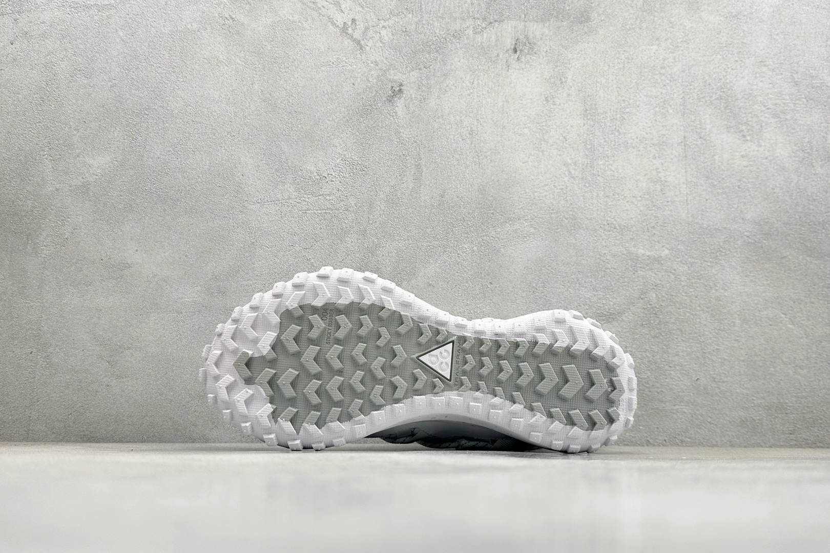 180 Nike ACG Mountain Fly Low GTX SE 减震防滑耐磨防水 低帮帮户外功能鞋 DD2861-011