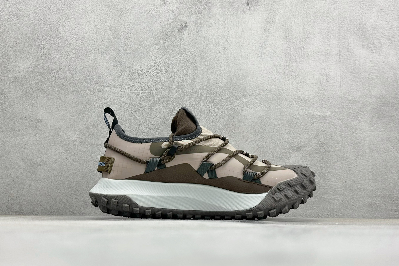 180 Nike ACG Mountain Fly Low GTX SE 减震防滑耐磨防水 低帮帮户外功能鞋 DQ1979-001