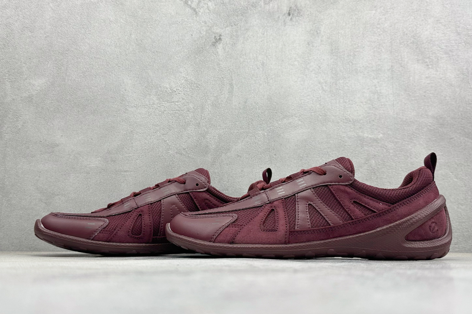 200 ECCO爱步运动休闲鞋 轻便缓震跑步鞋 802433-61425