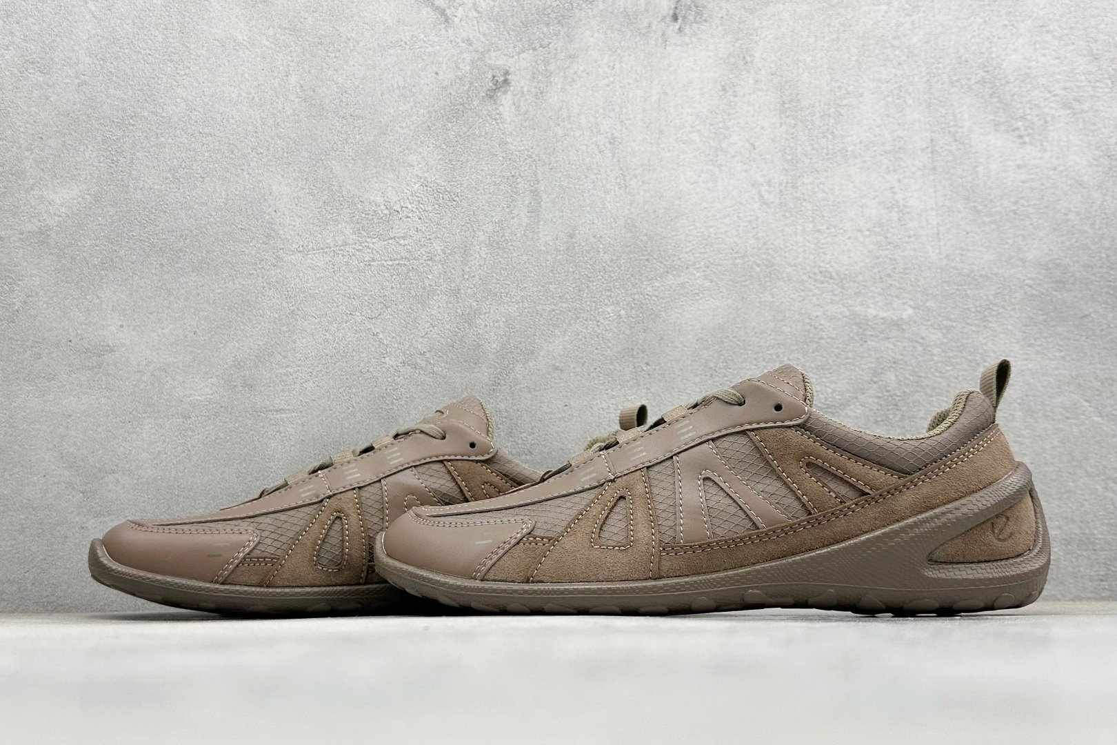 200 ECCO爱步运动休闲鞋 轻便缓震跑步鞋 802433-61418