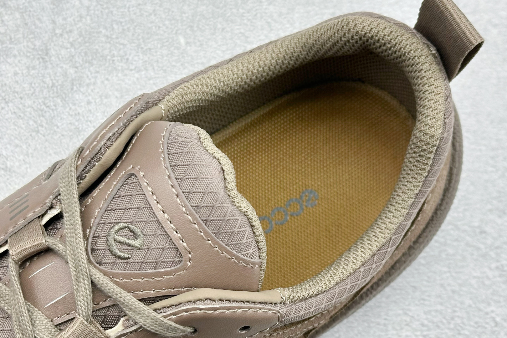 200 ECCO爱步运动休闲鞋 轻便缓震跑步鞋 802433-61418