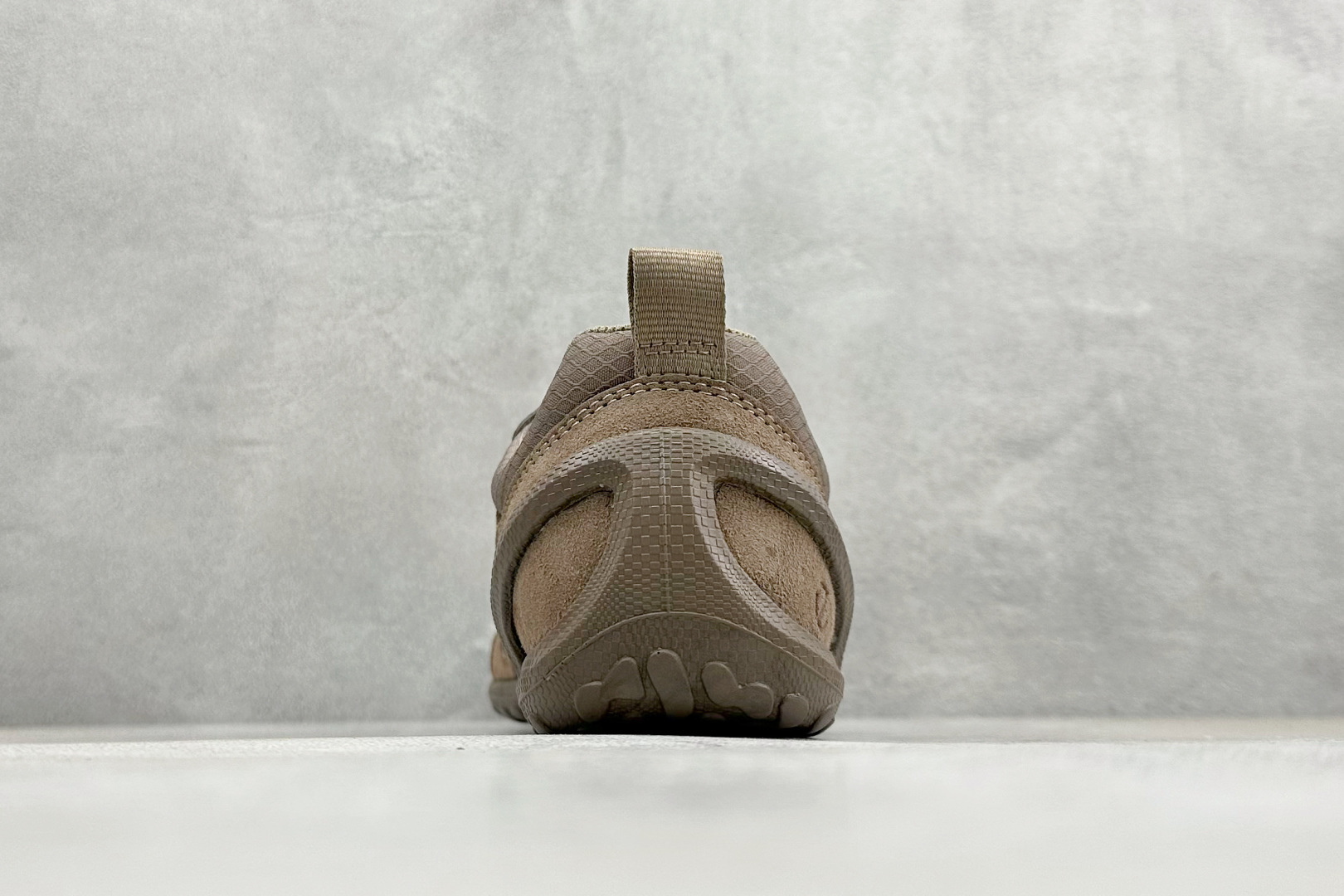 200 ECCO爱步运动休闲鞋 轻便缓震跑步鞋 802433-61418