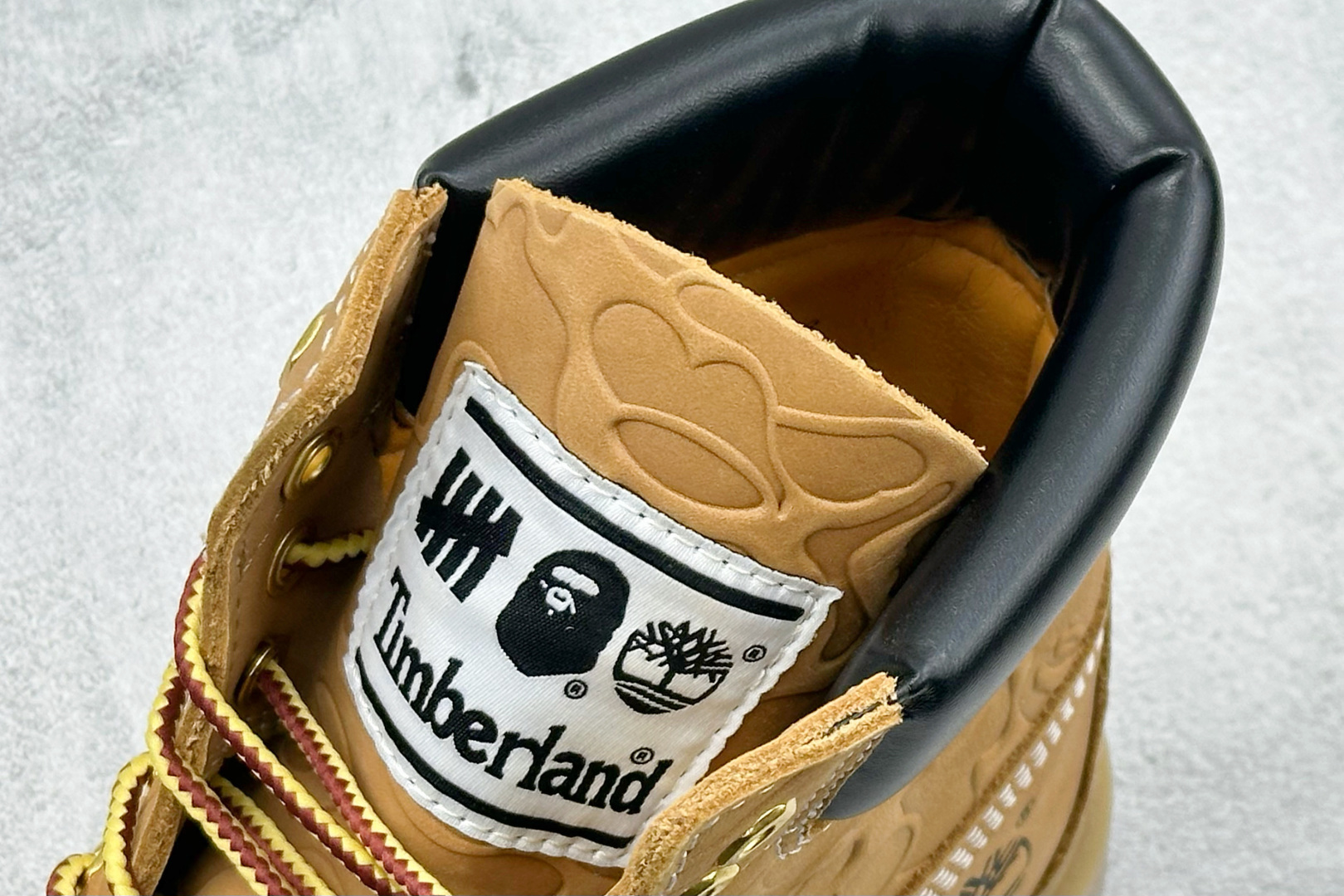 300 莞产外贸代工品质 重磅三方联名A Bathing Ape x Undefeated x Timberland 6 Inch Leather Boots”Camo”添柏岚经典户外6英寸大黄靴“空压猿人迷彩麦黄黑棕” TB010061-713