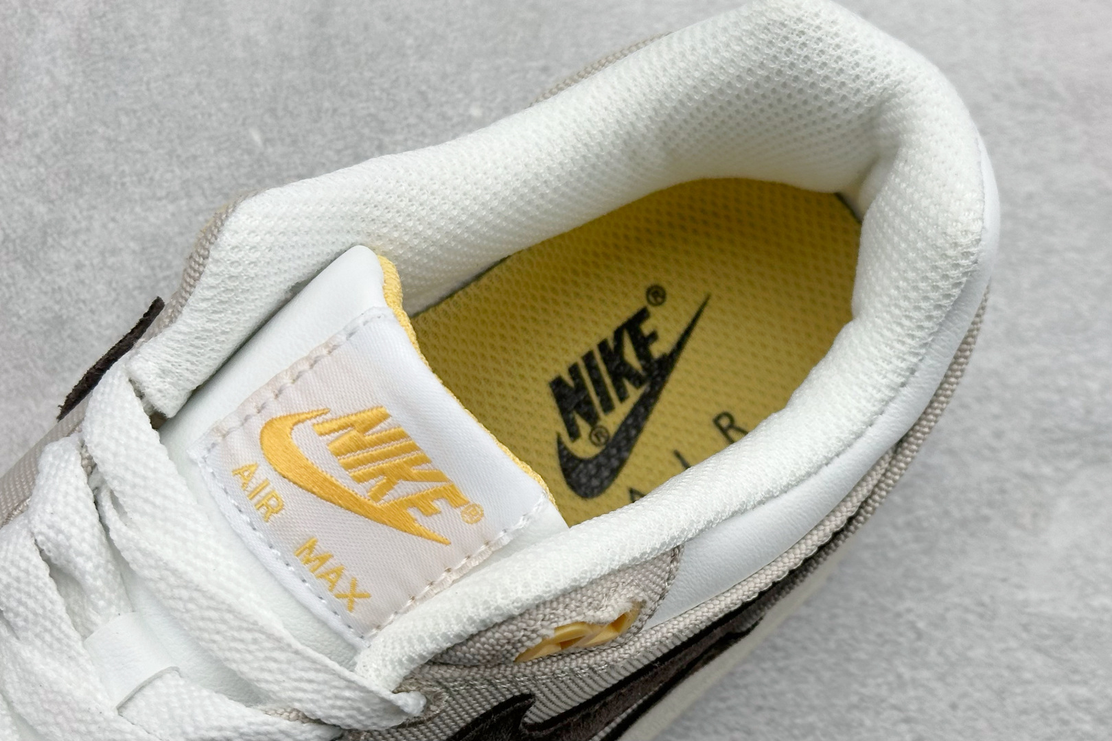 220 Nike Air Max 1 耐克半掌气垫复古跑步鞋 IB6390-001