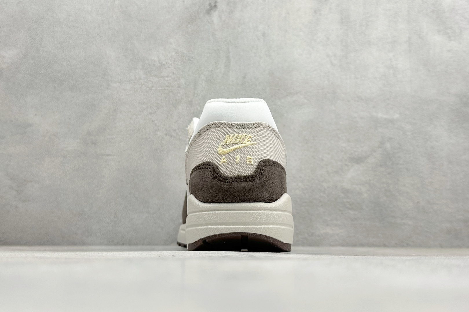 220 Nike Air Max 1 耐克半掌气垫复古跑步鞋 IB6390-001