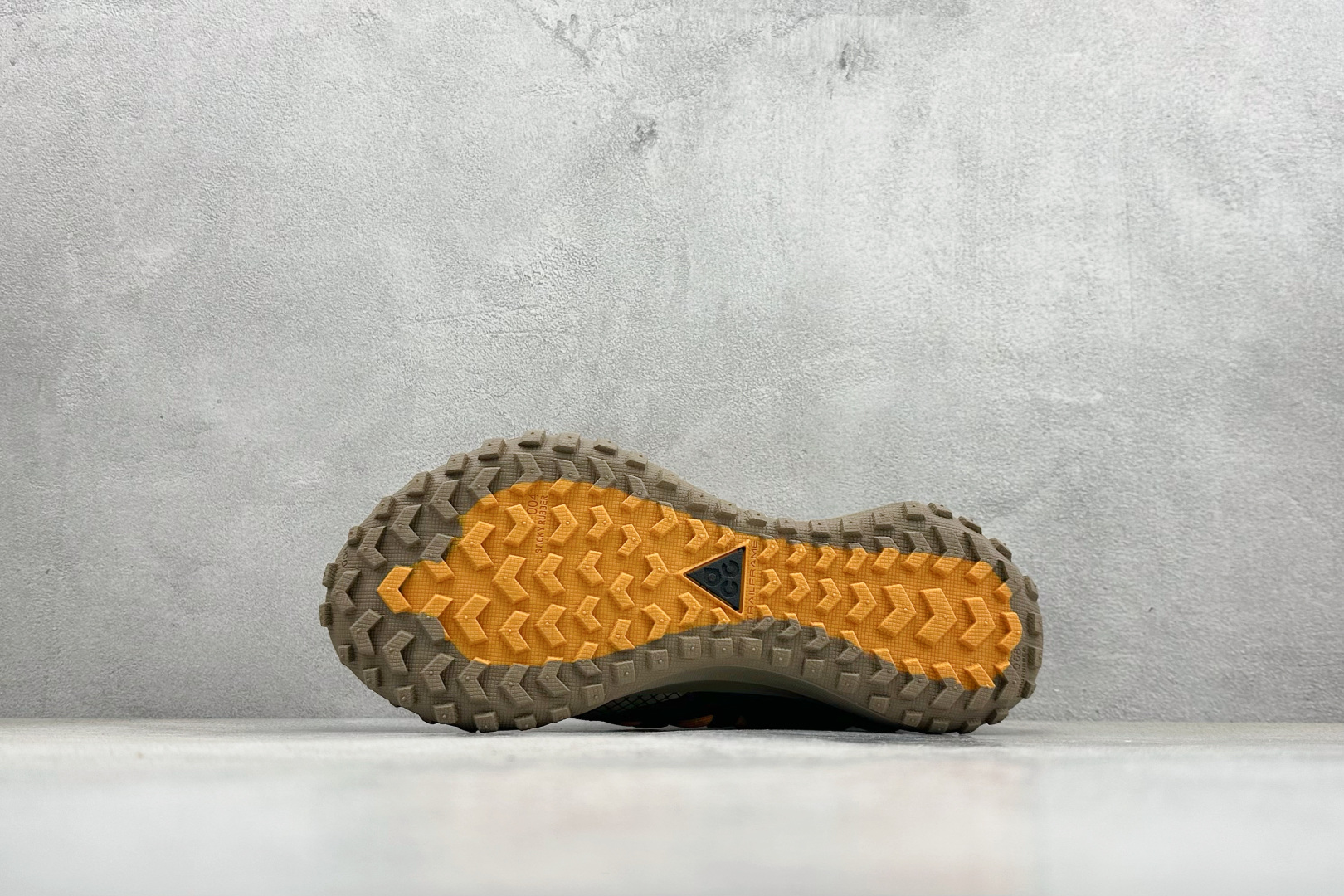 180 Nike ACG Mountain Fly Low GTX SE 减震防滑耐磨防水 低帮帮户外功能鞋 DA5424-200