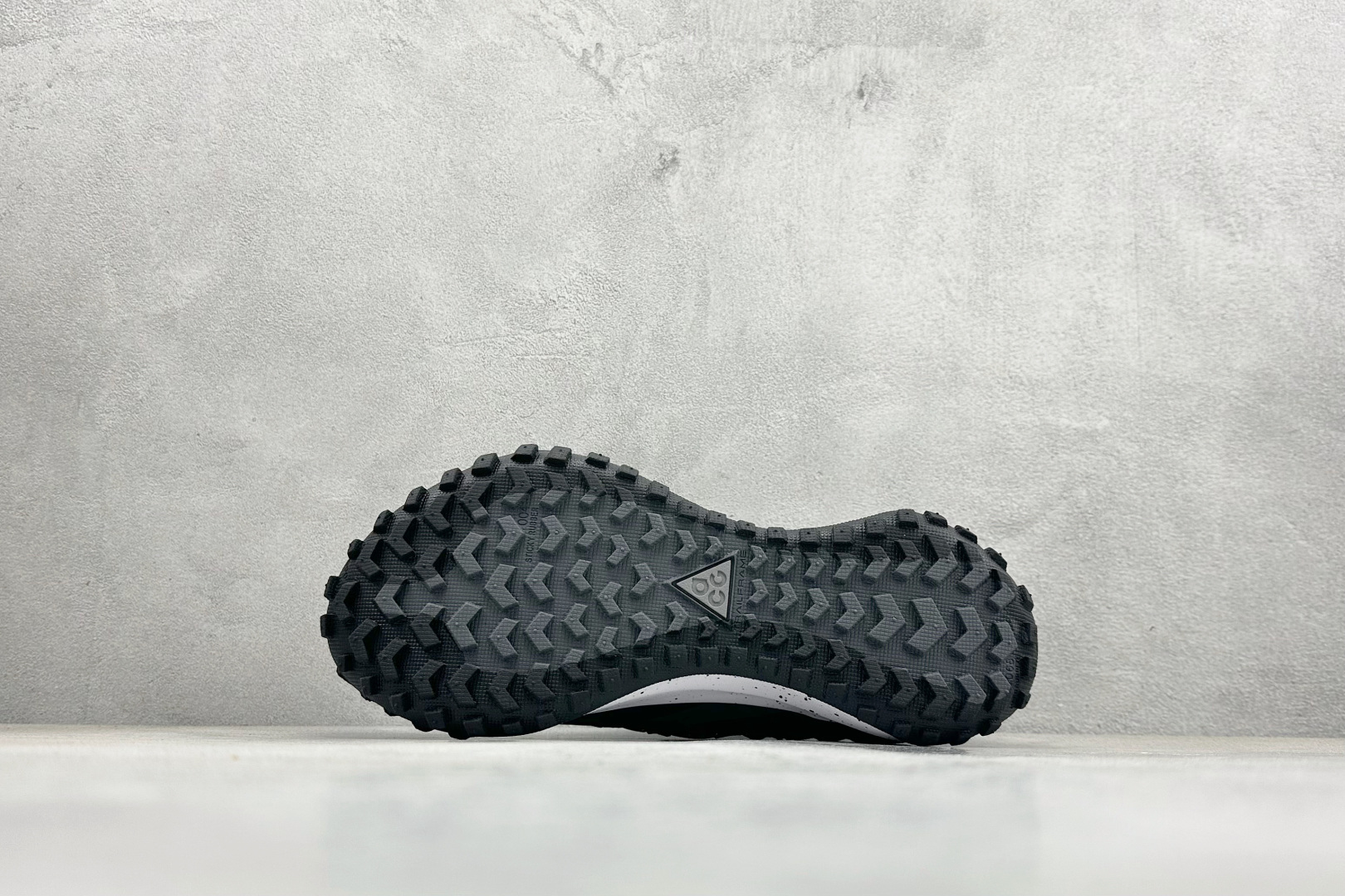 180 Nike ACG Mountain Fly Low GTX SE 减震防滑耐磨防水 低帮帮户外功能鞋 DD4565-001