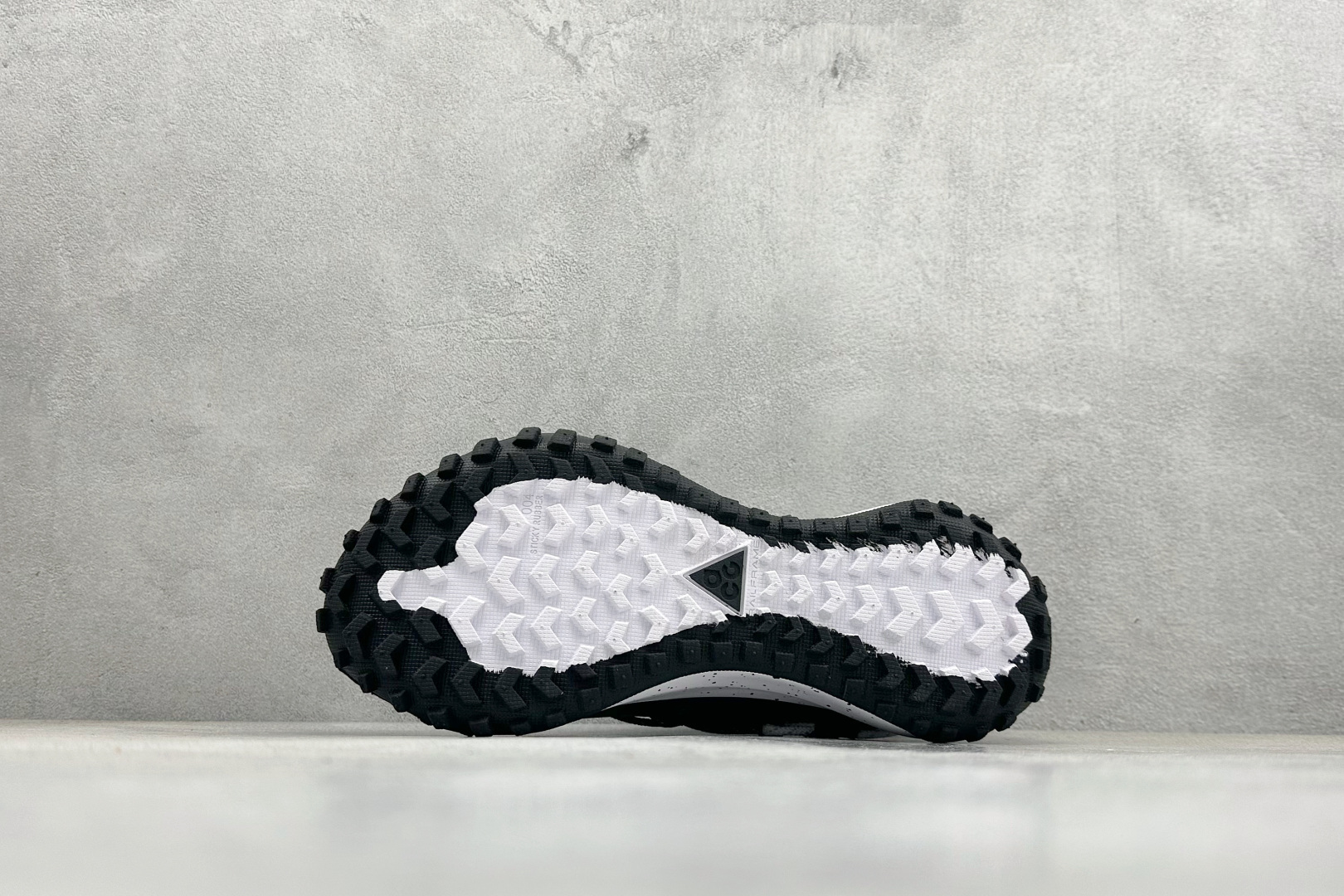 180 Nike ACG Mountain Fly Low GTX SE 减震防滑耐磨防水 低帮帮户外功能鞋 DD2861-010