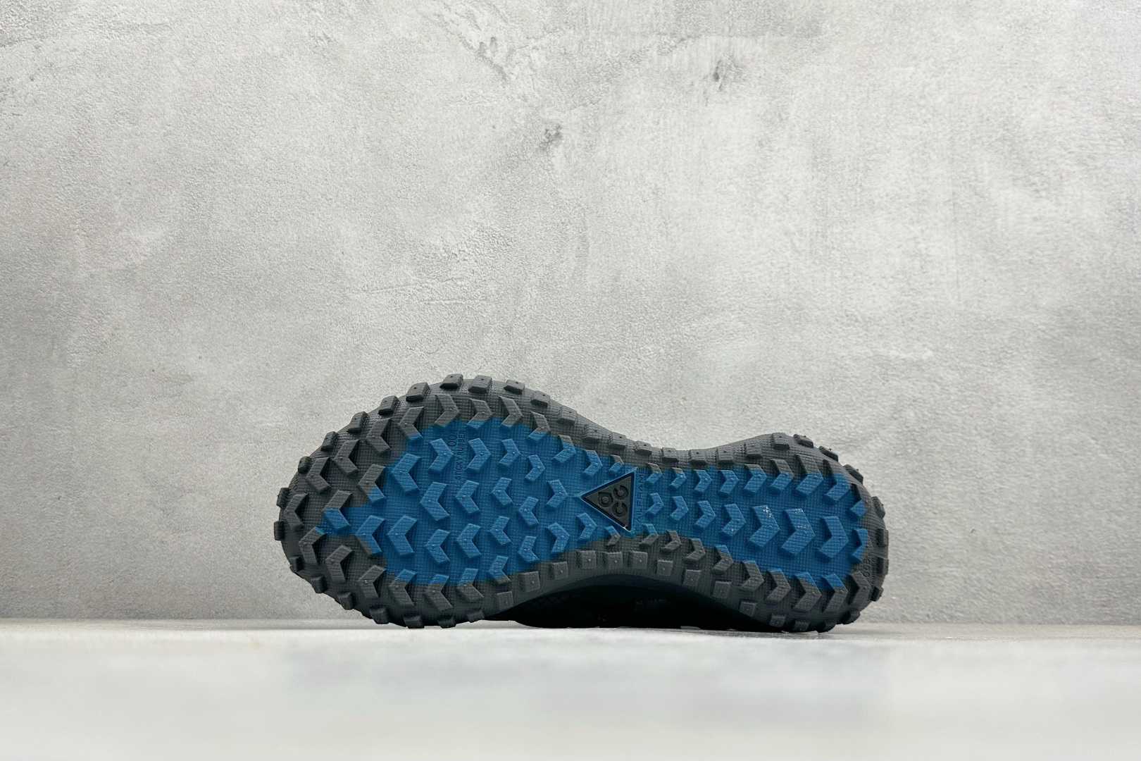 180 Nike ACG Mountain Fly Low GTX SE 减震防滑耐磨防水 低帮帮户外功能鞋 DC9660-001