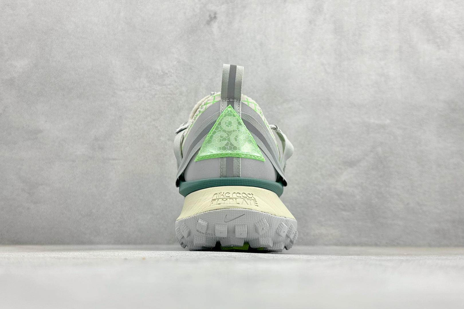 180 Nike ACG Mountain Fly Low GTX SE 减震防滑耐磨防水 低帮帮户外功能鞋 DJ4030-001