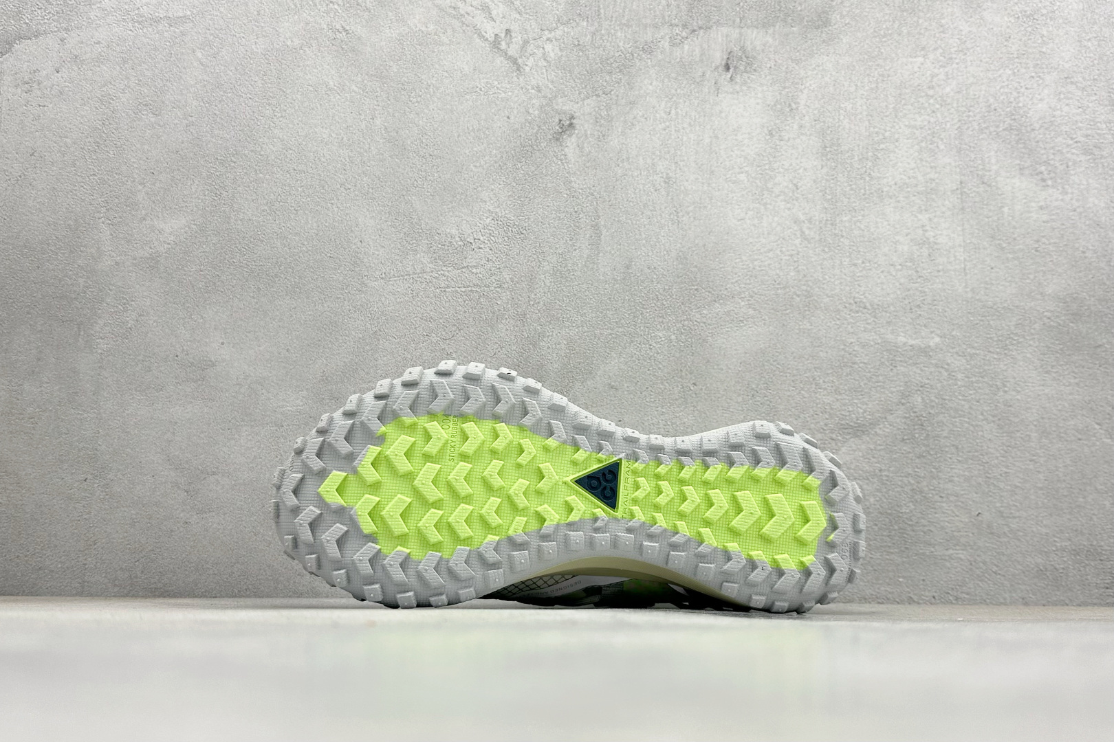 180 Nike ACG Mountain Fly Low GTX SE 减震防滑耐磨防水 低帮帮户外功能鞋 DJ4030-001