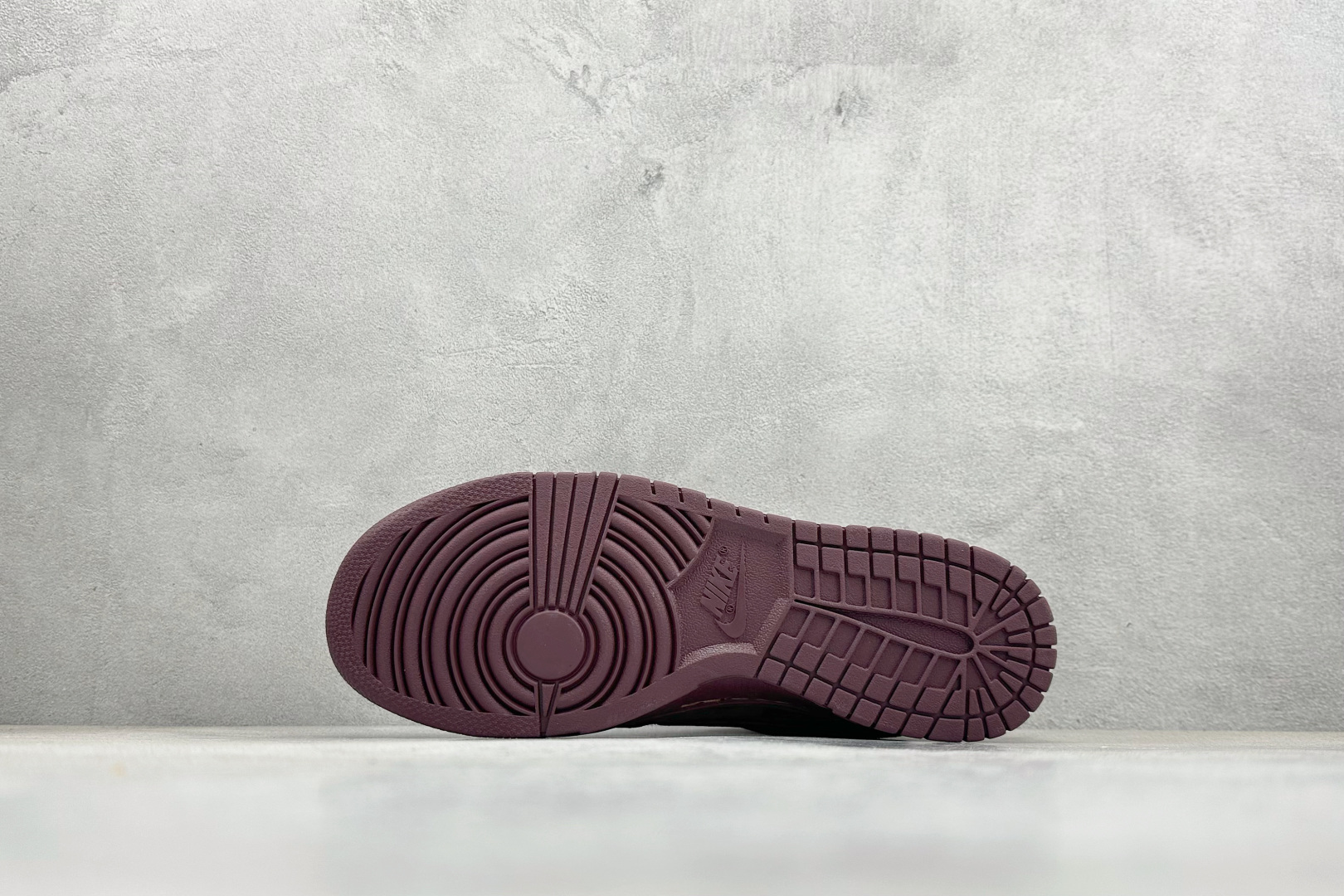 280 Nike SB Dunk Low “Superme联名------酒红麂皮” 高端定制 低帮休闲板鞋 DD1988-004