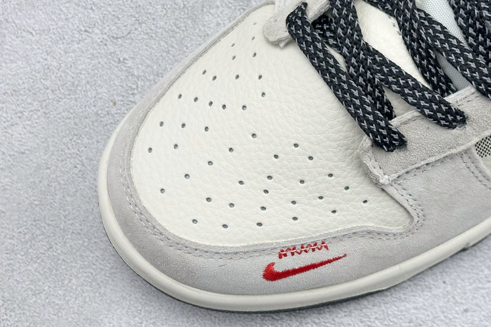 280 Nike SB Dunk Low “Superme联名------奶白格子灰” 高端定制 低帮休闲板鞋 SD8888-007