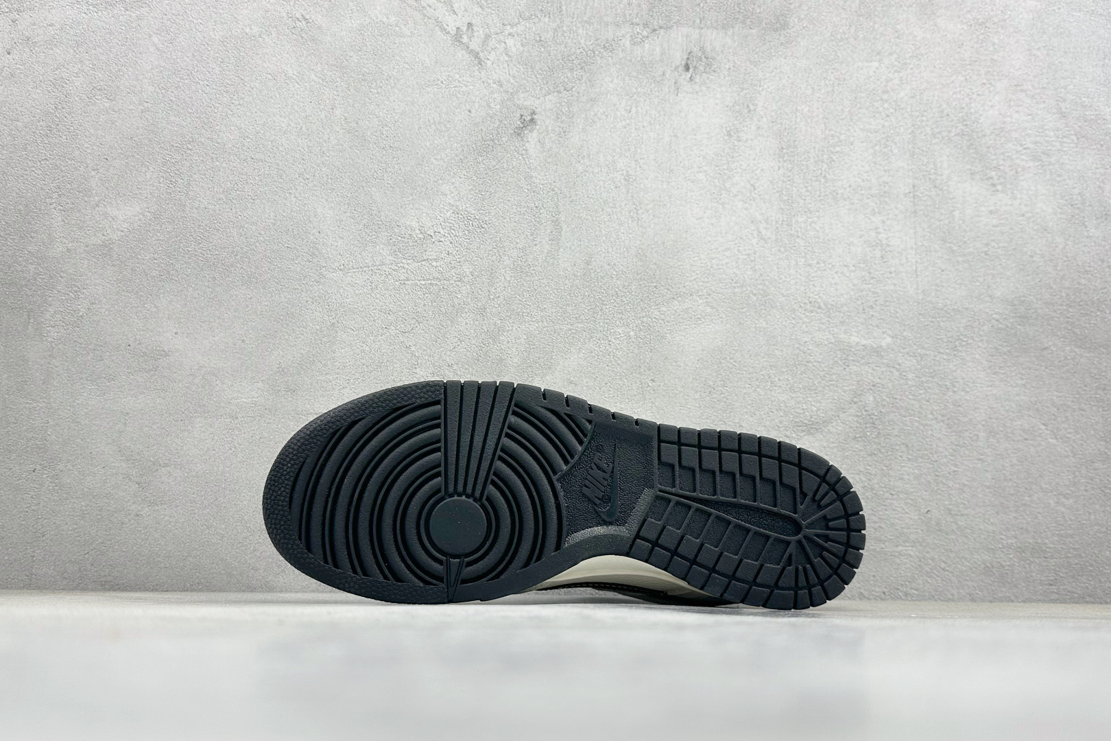 280 Nike SB Dunk Low “Superme联名------奶白格子灰” 高端定制 低帮休闲板鞋 SD8888-007