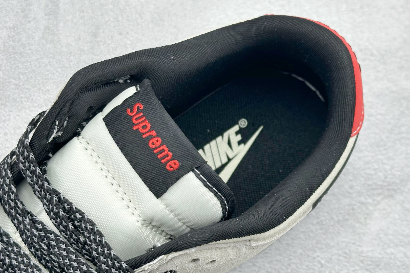 280 Nike SB Dunk Low “Superme联名------奶白格子灰” 高端定制 低帮休闲板鞋 SD8888-007