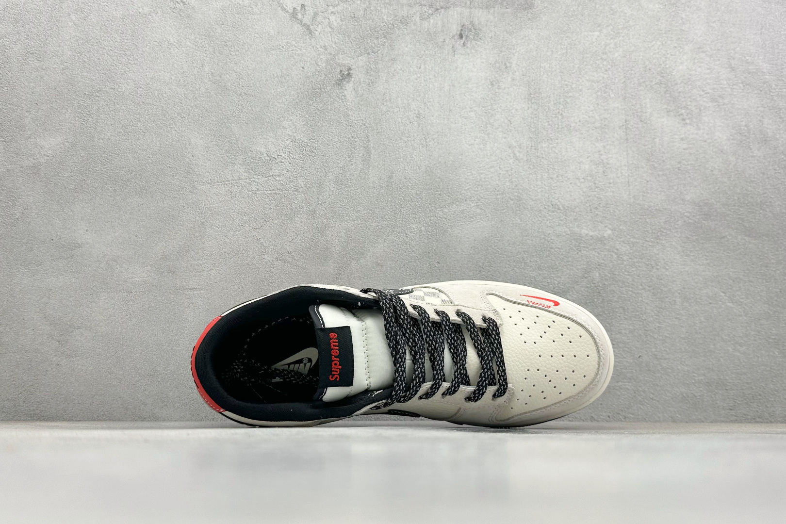 280 Nike SB Dunk Low “Superme联名------奶白格子灰” 高端定制 低帮休闲板鞋 SD8888-007