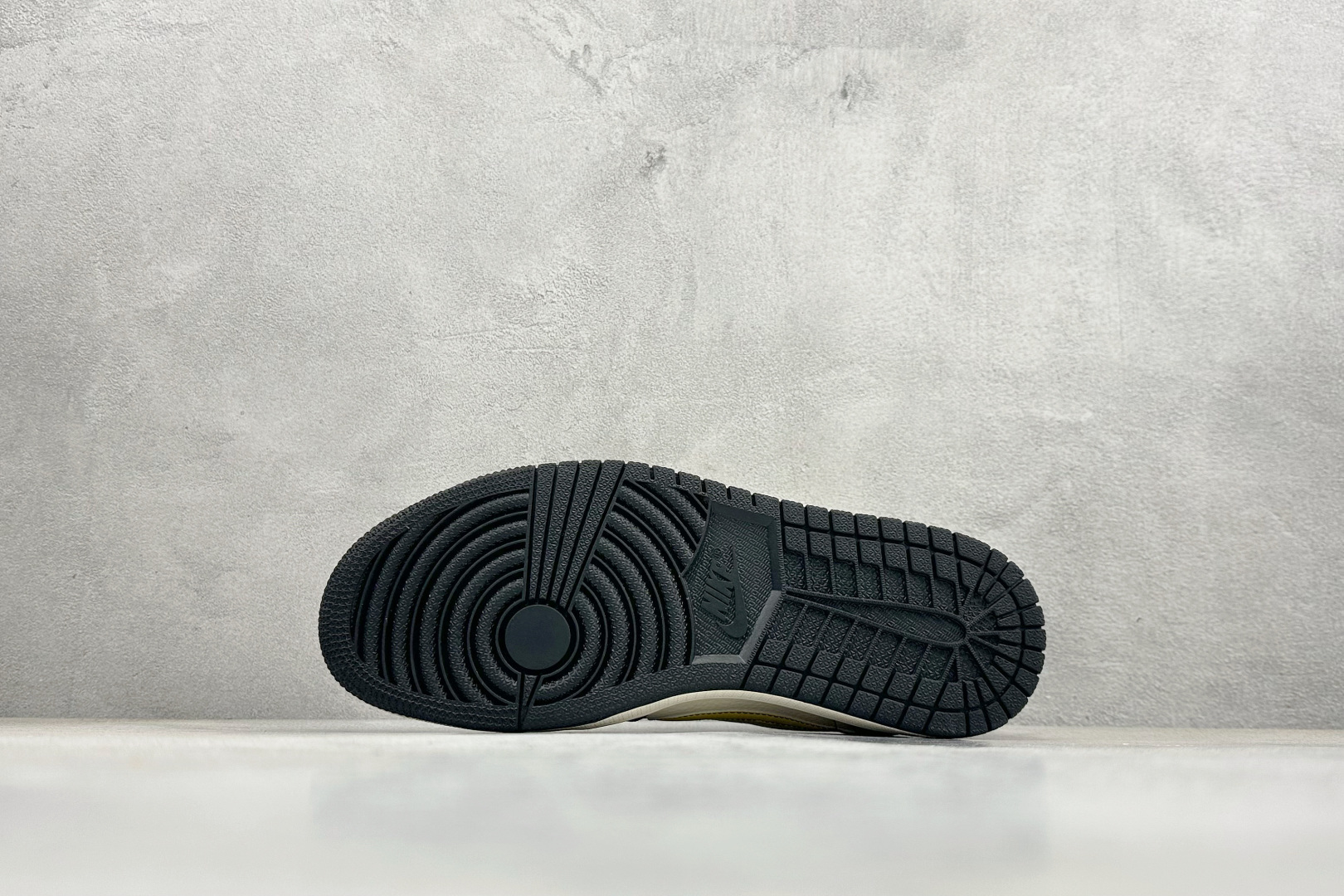 280 Air Jordan 1 Low AJ1 乔1 芬迪联名 倒钩高端定制 低帮复古篮球鞋 DD7866-111