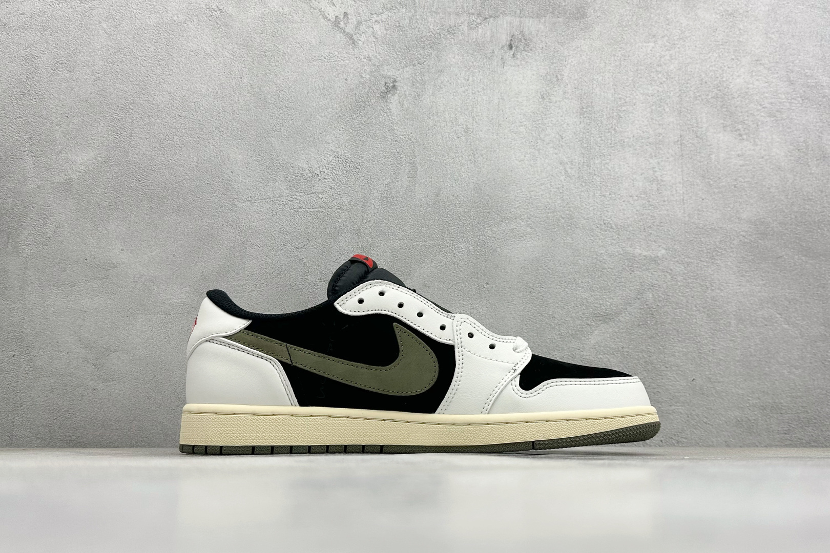 260 F版Travis Scott x Jordan Air Jordan 1 倒钩 5.0Low ”Medium Olive” 黑绿橄榄 DZ4137-106