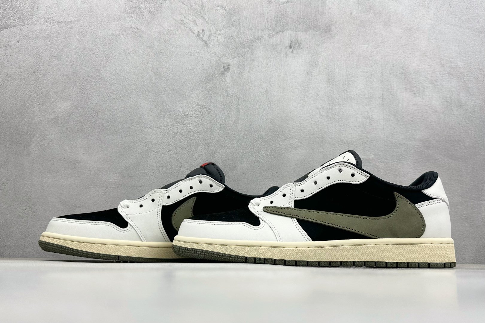 260 F版Travis Scott x Jordan Air Jordan 1 倒钩 5.0Low ”Medium Olive” 黑绿橄榄 DZ4137-106