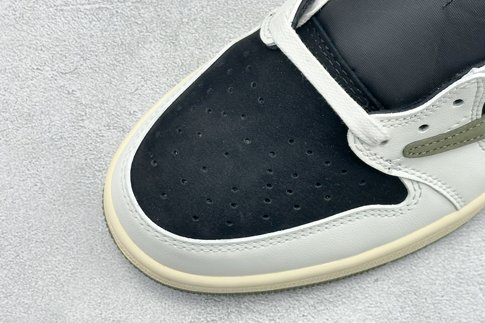 260 F版Travis Scott x Jordan Air Jordan 1 倒钩 5.0Low ”Medium Olive” 黑绿橄榄 DZ4137-106