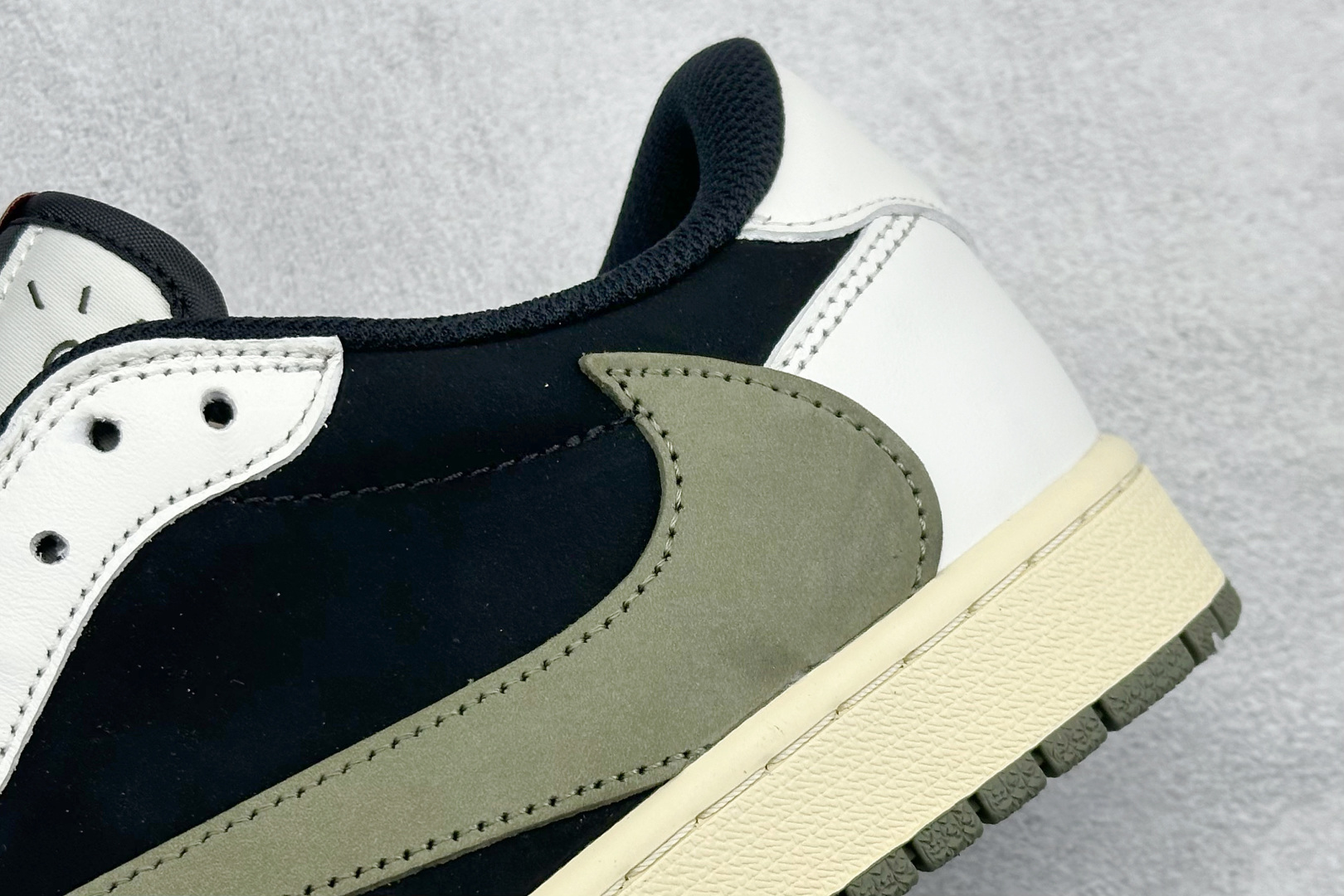 260 F版Travis Scott x Jordan Air Jordan 1 倒钩 5.0Low ”Medium Olive” 黑绿橄榄 DZ4137-106