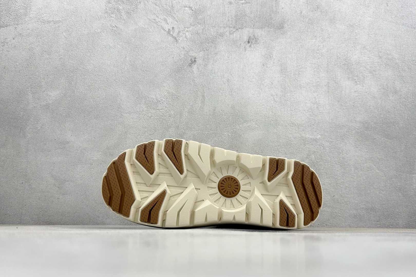 320 UGG CL Ultra Mini Weather 塔斯曼保暖时尚舒适羊皮毛一体雪地靴 1174196/CWTC