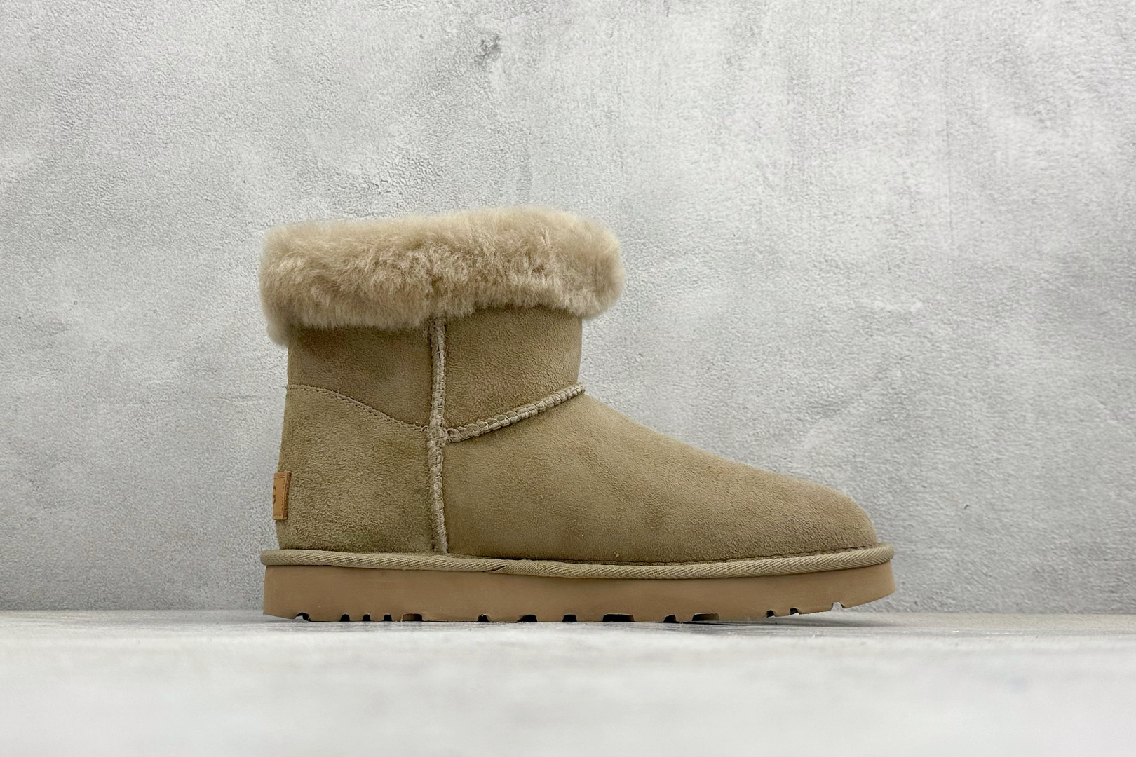 220 UGG Classic Short II 牛角扣 雪地靴 1118816