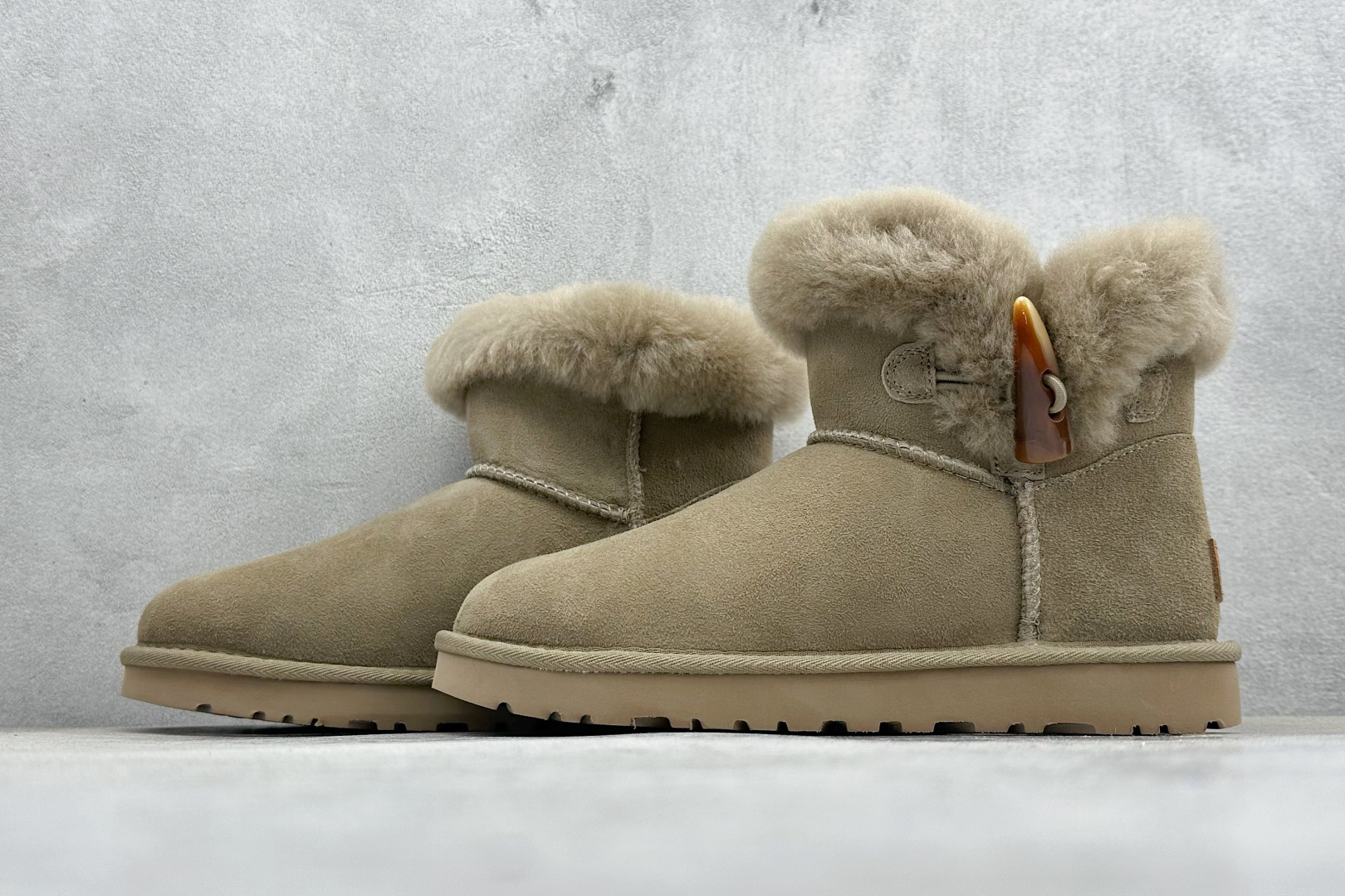 220 UGG Classic Short II 牛角扣 雪地靴 1118816