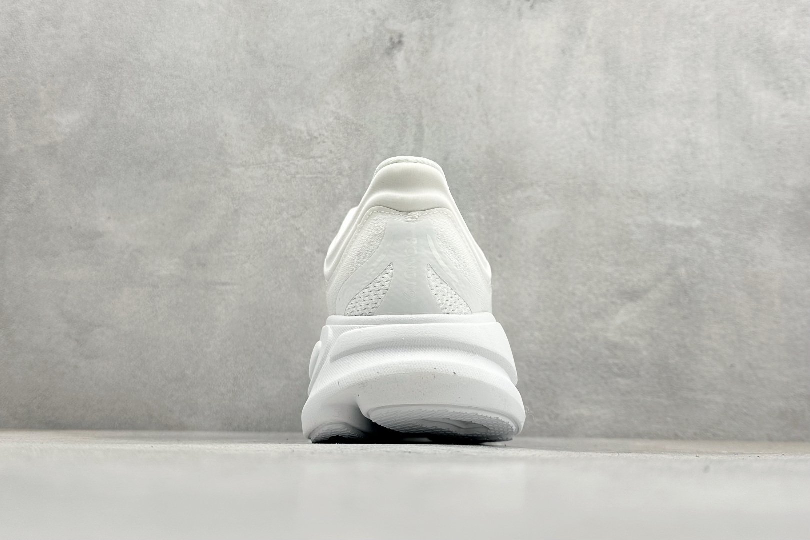 纯原HOKA ONE ONE Bondi 9 舒适防滑耐磨低帮休闲跑步鞋 货号：/WWH尺码：36-46