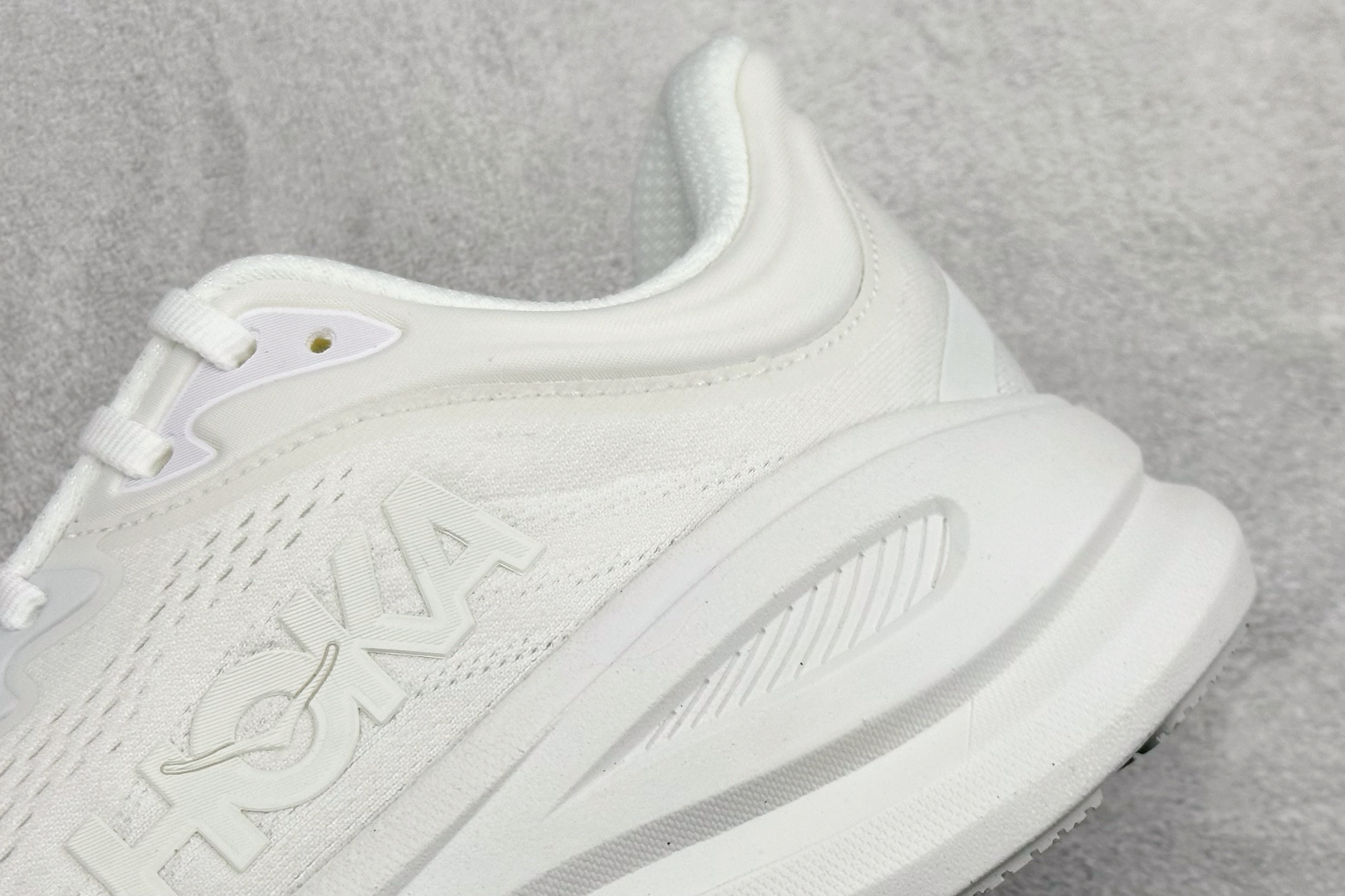 纯原HOKA ONE ONE Bondi 9 舒适防滑耐磨低帮休闲跑步鞋 货号：/WWH尺码：36-46